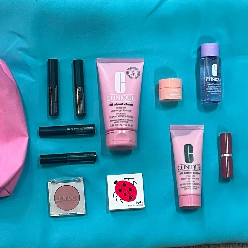 All new 11 piece Clinique skincare/ makeup bundle makeup bag included💜❤️🌺 - Picture 1 of 16
